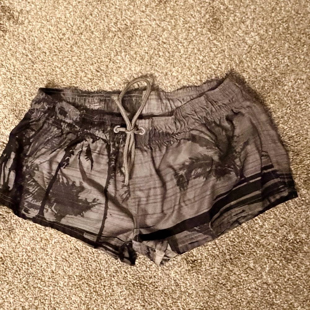 Women's Athletic Shorts in Gray Palm Print